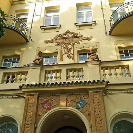 Art Nouveau Treasure Apartman *