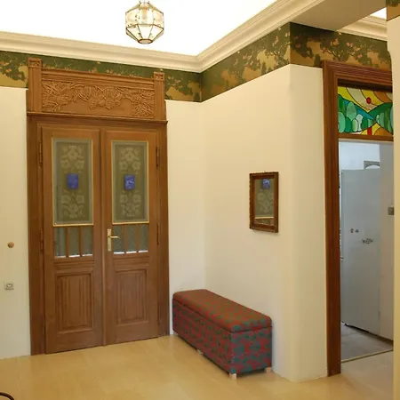 Art Nouveau Treasure Apartmán *