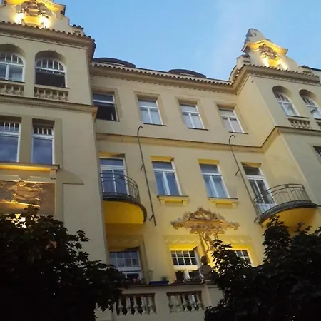 Art Nouveau Treasure Lägenhet *